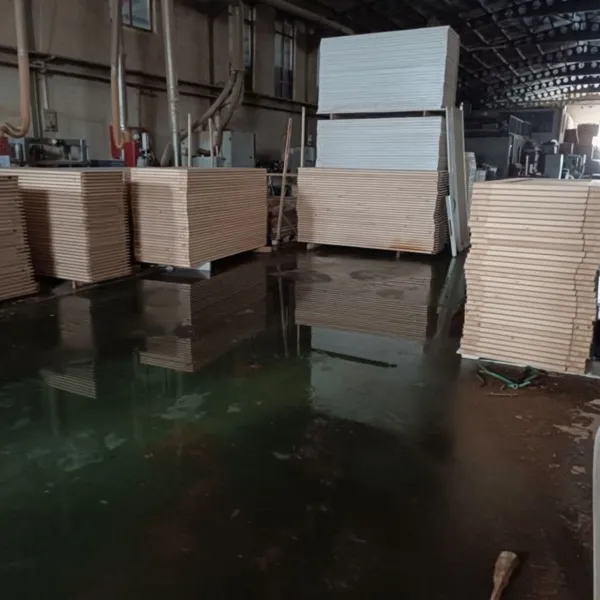 Sağanak nedeniyle bazı fabrikaları su bastı
