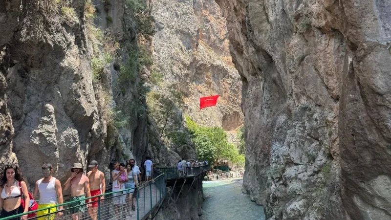 Saklıkent Kanyonu'nda Rekor! Bayramda 21 Bin Kişi Akın Etti!