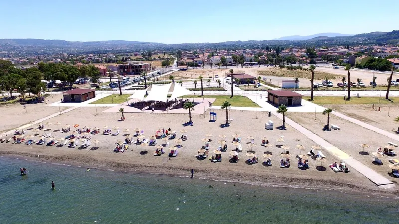 Sığ ve berrak denizi, kumlu plajıyla burası Miami’de değil İzmir’de: Urla Kum Denizi Plajı 2025 sezonunu açtı