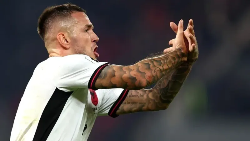 Sırbistan-Arnavutluk maçında olay hareket: Rey Manaj damga vurdu!