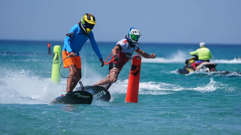 Türkiye'de ilk kez Çeşme'de düzenlendi: Dünya Motosurf Şampiyonası başladı