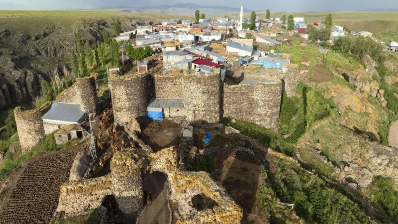 Türkiye'nin Sır Köyü: Keçivan Kalesi'nde Yaşam! Şok Detaylar!