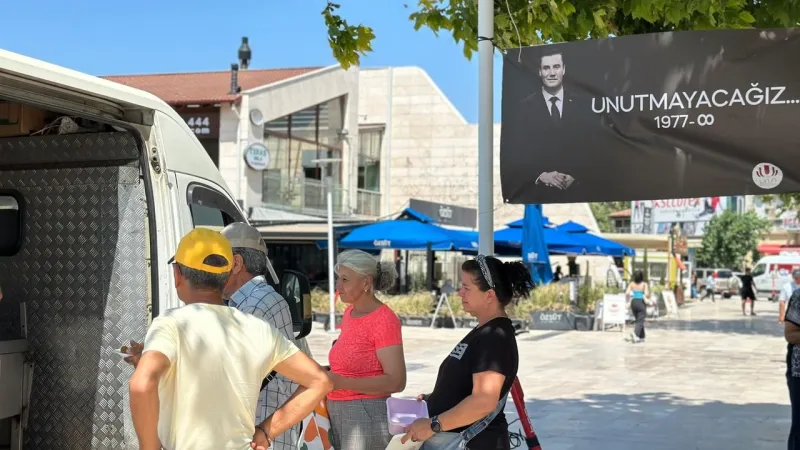 Urla'da Ferdi Zeyrek anması: Lokma döktürüldü