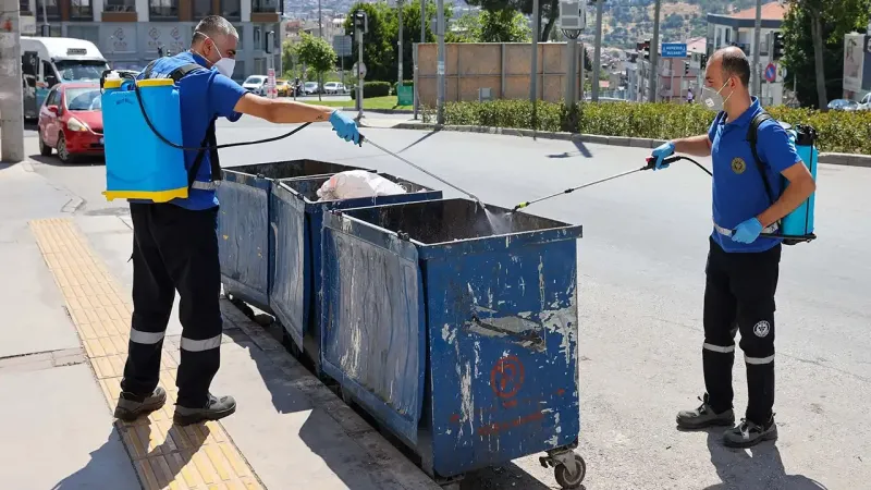 Vatandaş yazı rahat geçirsin diye: Buca'nın dört bir yanı ilaçlanıyor
