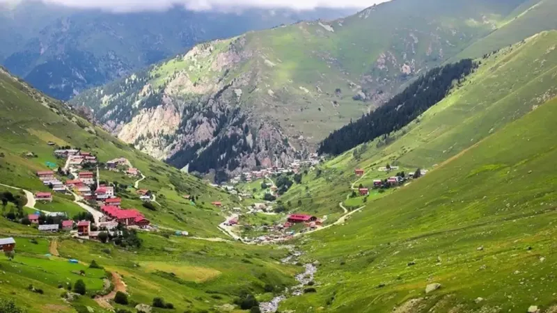 Yayla yürüyüşü kabusa döndü: 75 kişi kayıp!