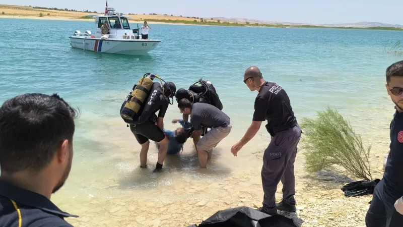 Yeğenini kurtarmak isterken kendisi boğuldu