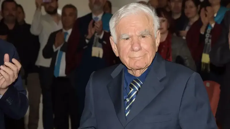 Yüzyılın en iyi beyin cerrahı seçilmişti: Ünlü doktor hayatını kaybetti